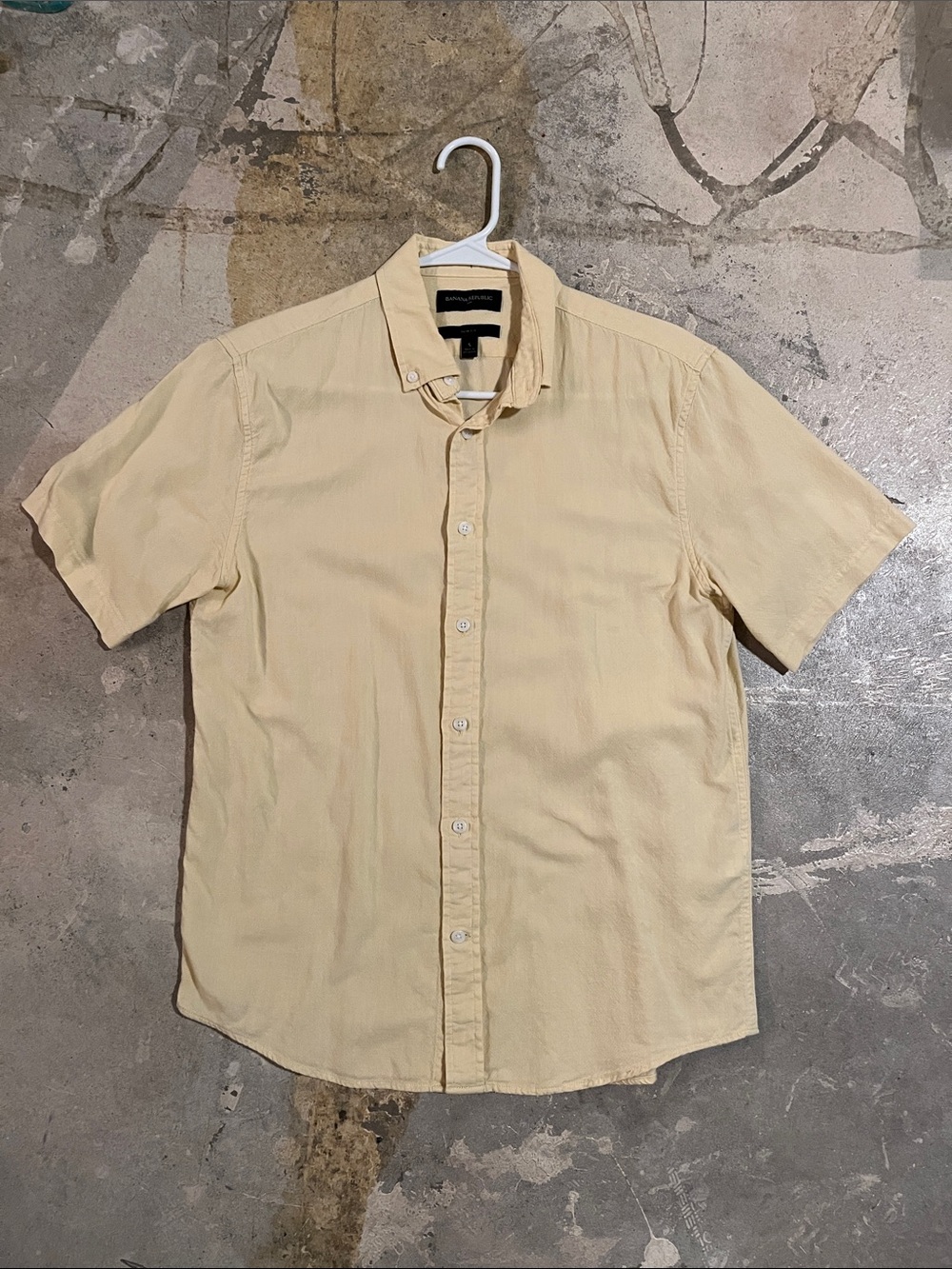 Banana Republic Short-Sleeve Button-Down Shirt in Pale Yellow